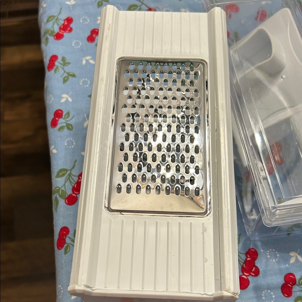 Green and White Cheese Grater Set - Picture 11 of 16